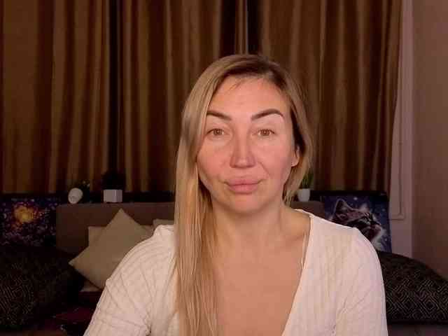 Jullyblondkiss webcam