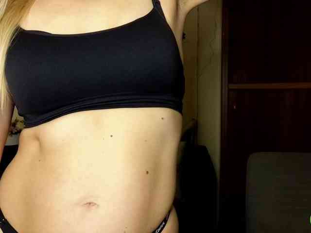 Jullyblondkiss webcam