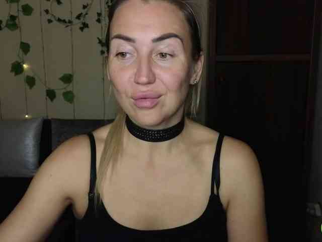 Jullyblondkiss webcam