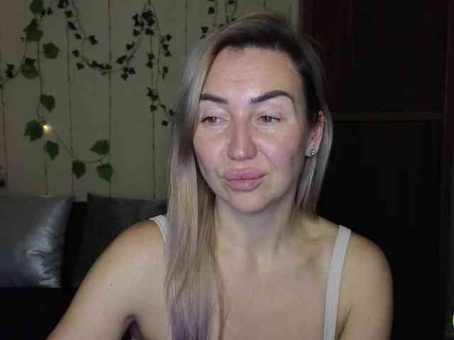 Jullyblondkiss webcam