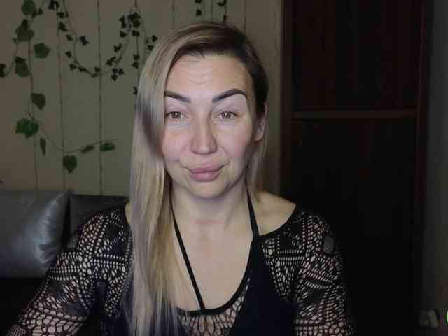 Jullyblondkiss webcam