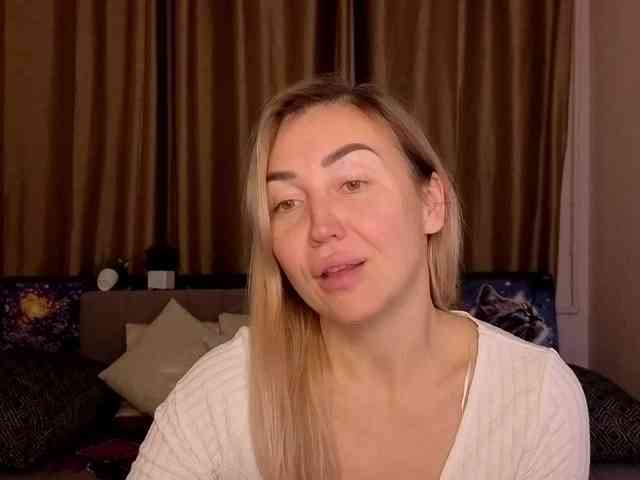 Jullyblondkiss webcam