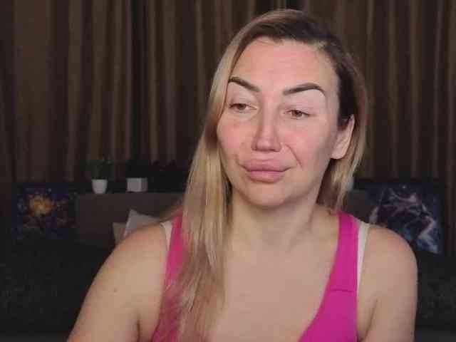 Jullyblondkiss webcam