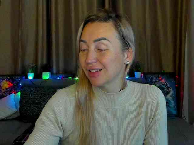 Jullyblondkiss webcam