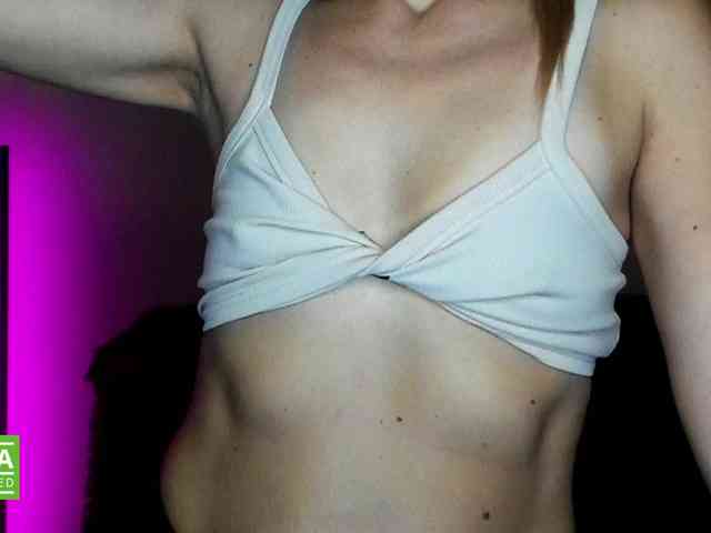Jullyblondkiss webcam