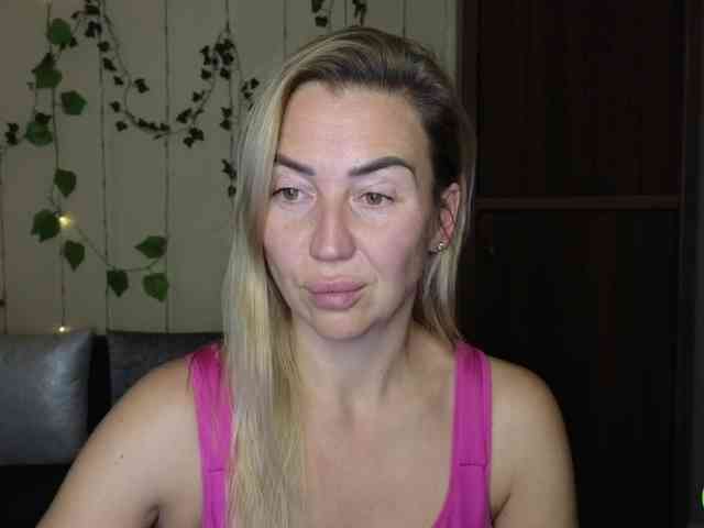 Jullyblondkiss webcam