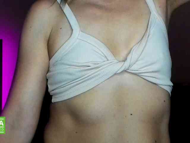 Jullyblondkiss webcam