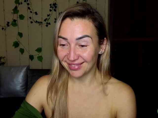 Jullyblondkiss webcam