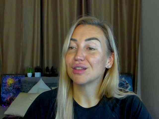 Jullyblondkiss webcam