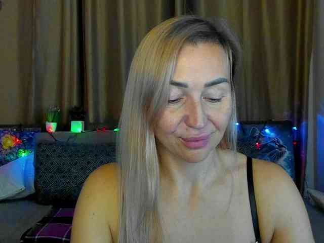 Jullyblondkiss webcam