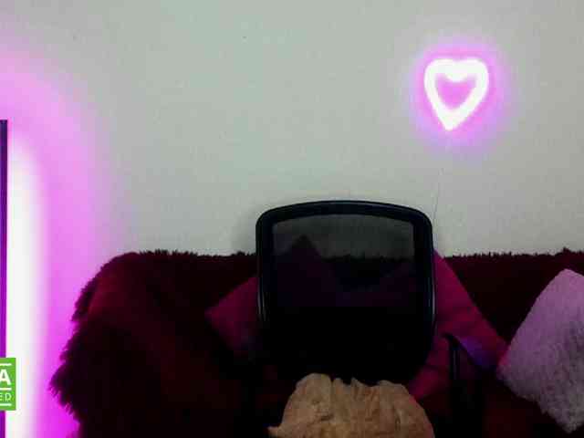 Jullyblondkiss webcam