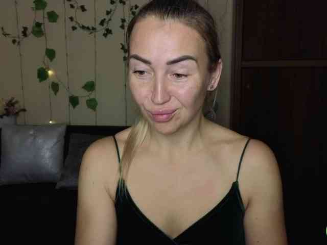 Jullyblondkiss webcam