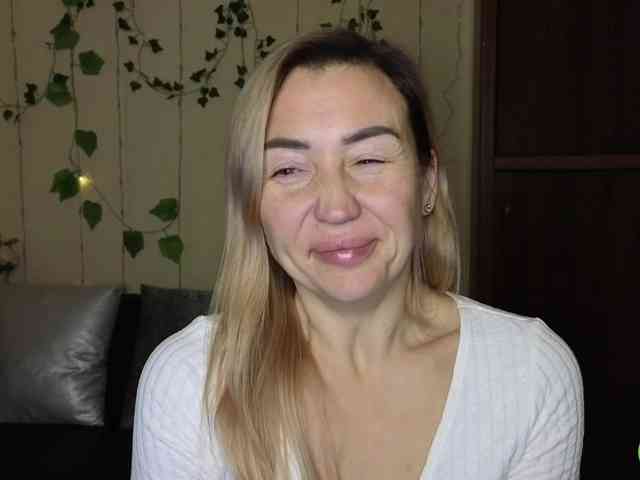 Jullyblondkiss webcam