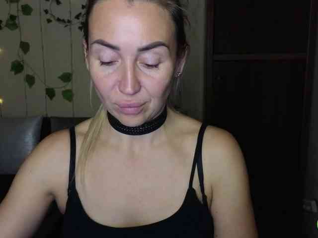 Jullyblondkiss webcam