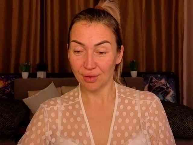 Jullyblondkiss webcam