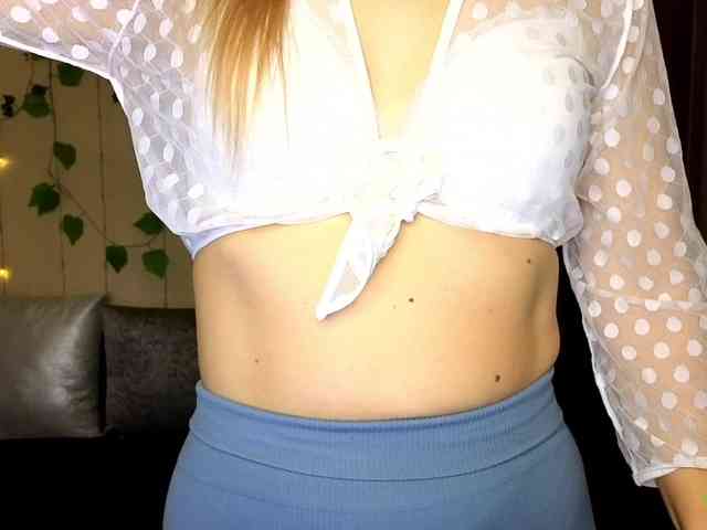 Jullyblondkiss webcam