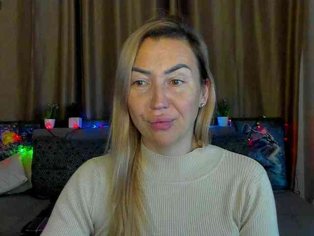 Jullyblondkiss webcam