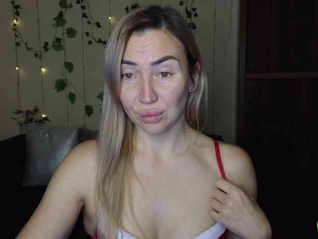 Jullyblondkiss webcam