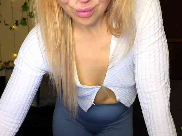 Jullyblondkiss webcam