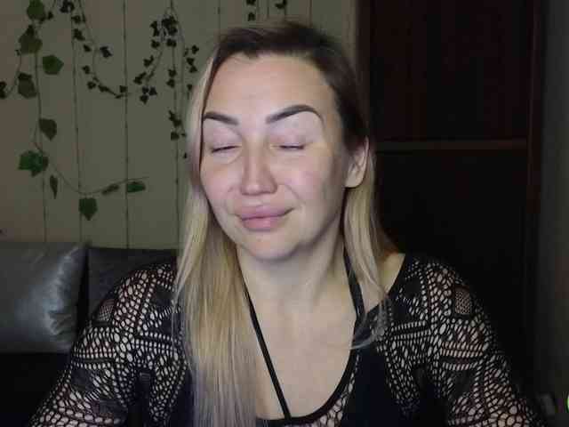 Jullyblondkiss webcam