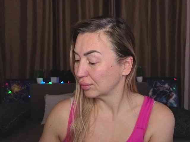 Jullyblondkiss webcam