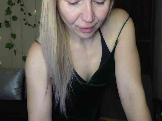 Jullyblondkiss webcam