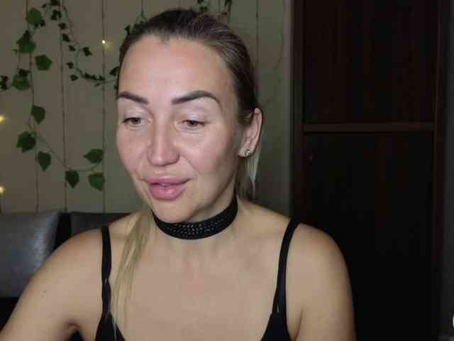 Jullyblondkiss webcam