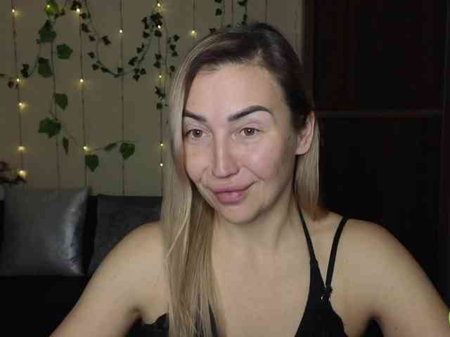 Jullyblondkiss webcam