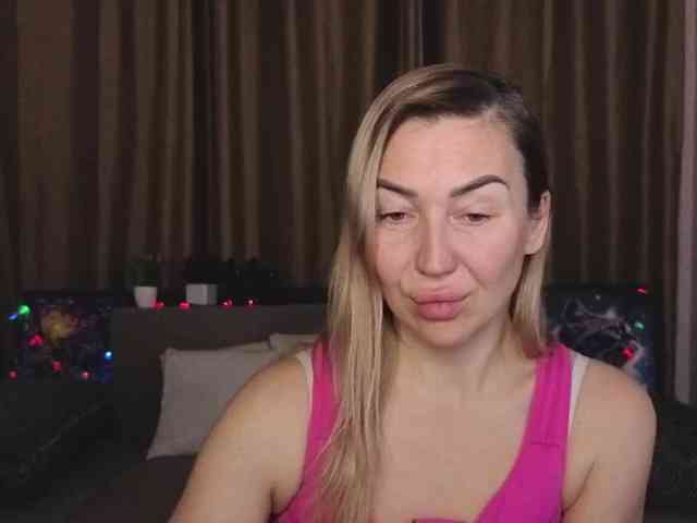 Jullyblondkiss webcam