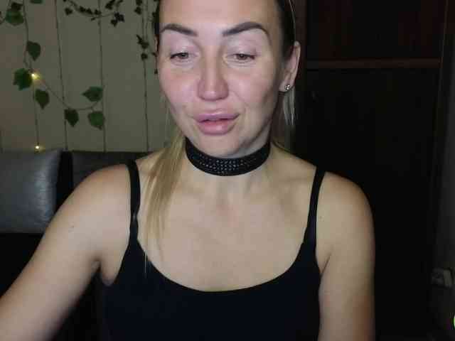 Jullyblondkiss webcam