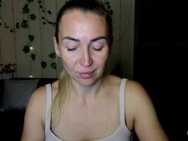 Jullyblondkiss webcam
