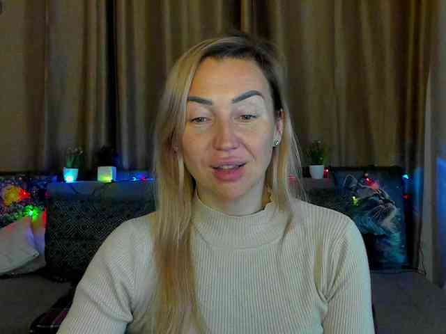 Jullyblondkiss webcam