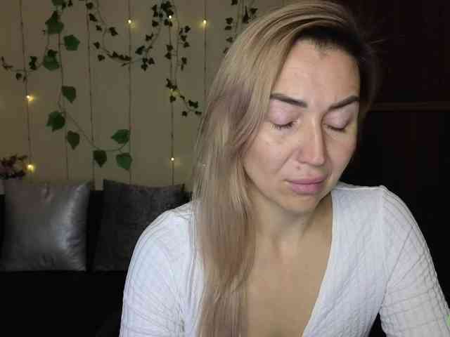 Jullyblondkiss webcam