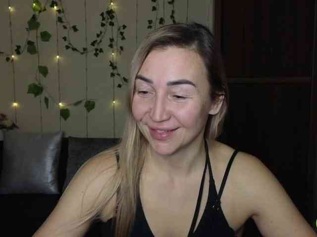 Jullyblondkiss webcam