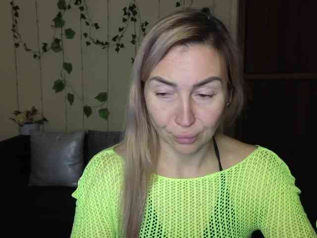 Jullyblondkiss webcam