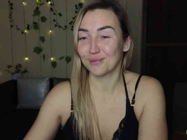 Jullyblondkiss webcam