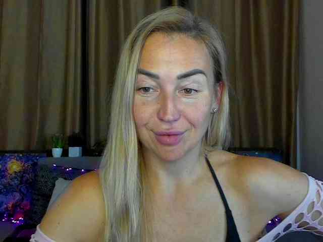 Jullyblondkiss webcam