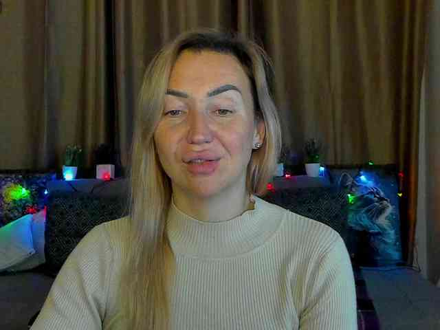 Jullyblondkiss webcam