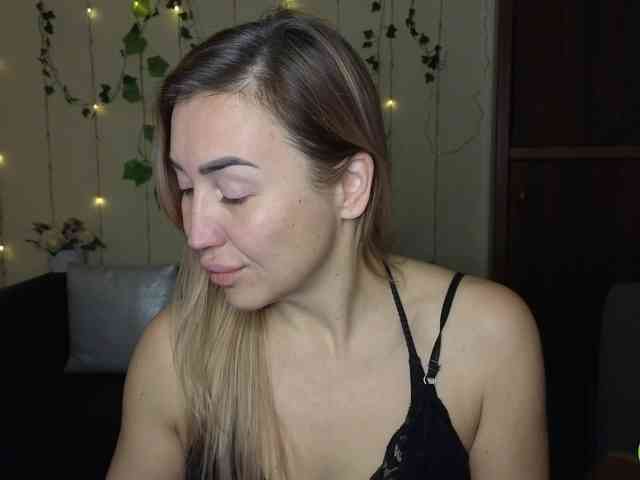 Jullyblondkiss webcam