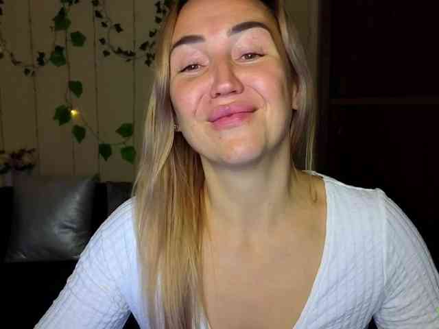 Jullyblondkiss webcam