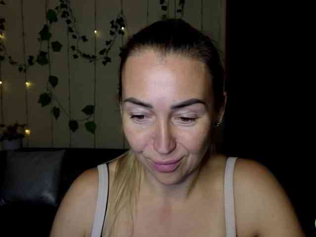 Jullyblondkiss webcam