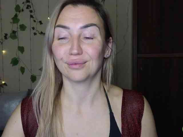 Jullyblondkiss webcam