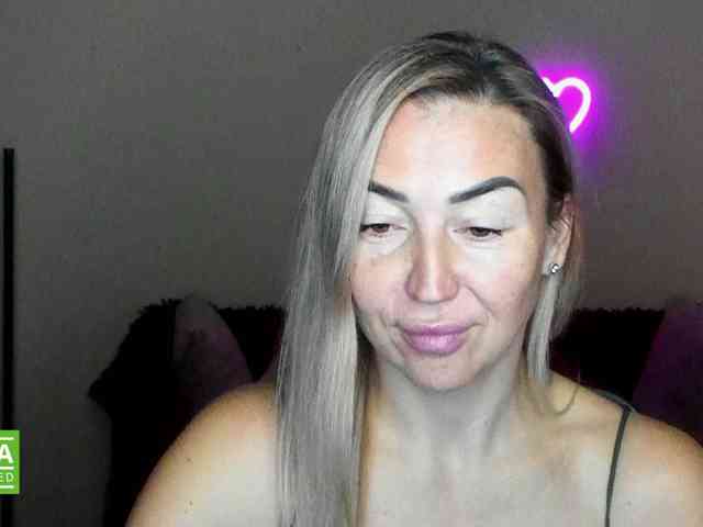 Jullyblondkiss webcam