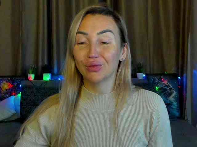 Jullyblondkiss webcam