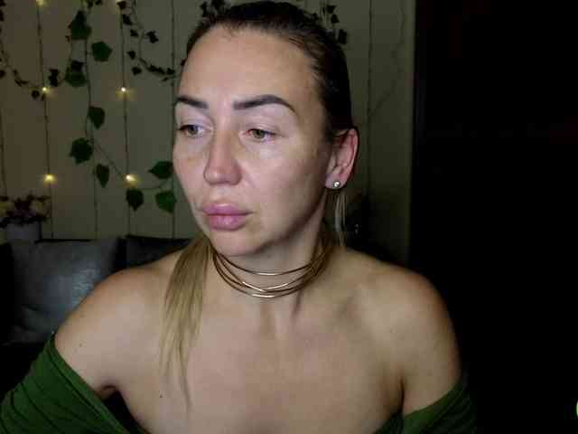 Jullyblondkiss webcam