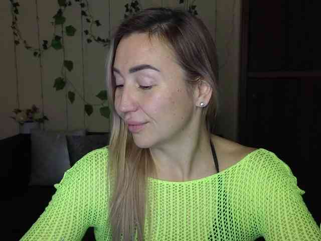 Jullyblondkiss webcam