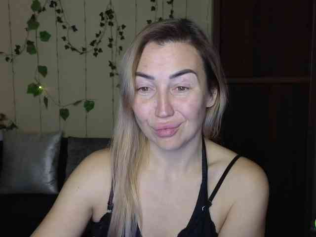 Jullyblondkiss webcam