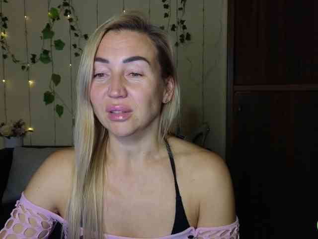 Jullyblondkiss webcam