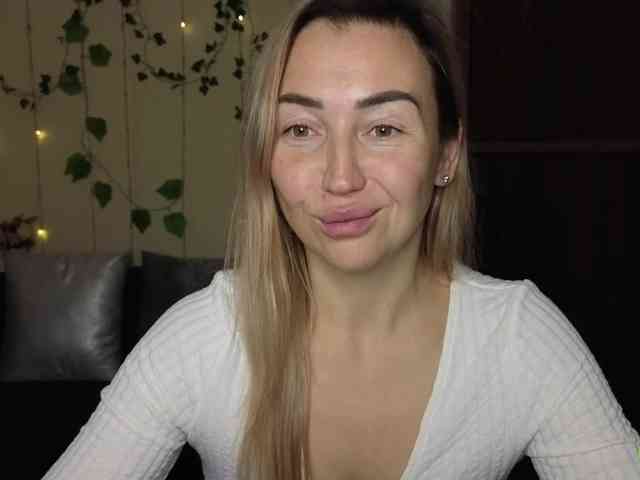 Jullyblondkiss webcam