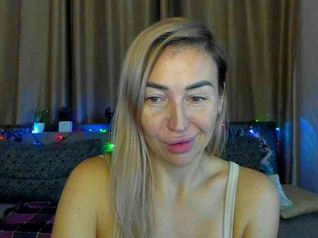 Jullyblondkiss webcam